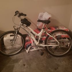 Motiv Newport FS 26" Women's Comfort Hybrid Bike - 21 Speed