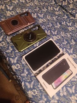 Samsung Galaxy A35 5G with Two Cases,  like new, 2 sims, unlocked
