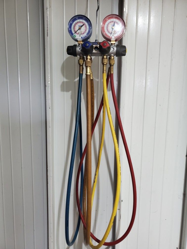 Yellow Jacket Titan 4 Valve