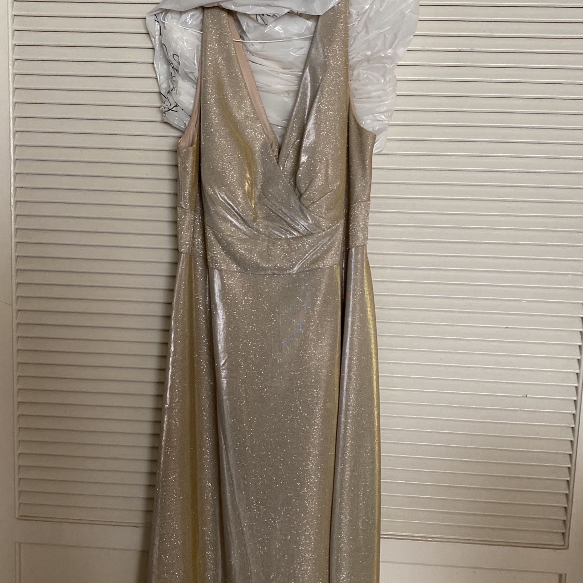 light green dress bridesmaid Flare Sleeves Sage with Buttons Versace Draped Jersey Midi Size:4 US Men (3 AU/UK) SS26AD2 Whether you are dressing