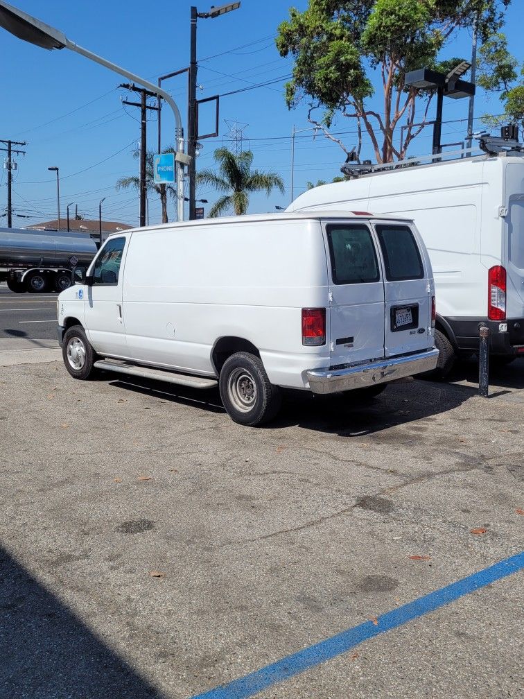 2013 Ford E-250