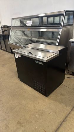 Commercial refrigerator