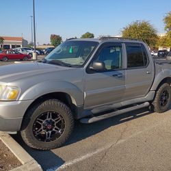 2004 Ford Explorer Sport Trac XLT