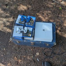 GARAGE SALE WITH WORKING PS4 MANY GAMES AND MANY MASON JARS TOO