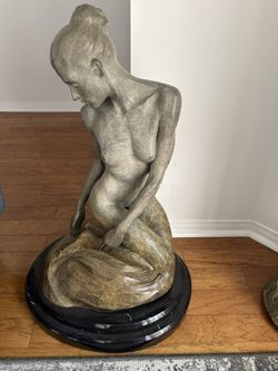 Sculpture « The Girl »