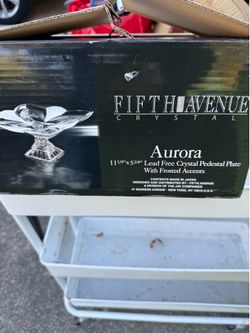 Pedal platter lead crystal by Fifth Ave