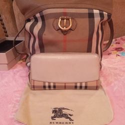 BURBERRY  PURS AND WALLET 