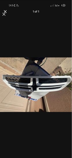 2014-2018 Dodge Durango Front Grill good condition oem good