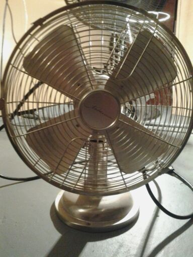 Aloha Breeze Vintage Table Fan !!!
