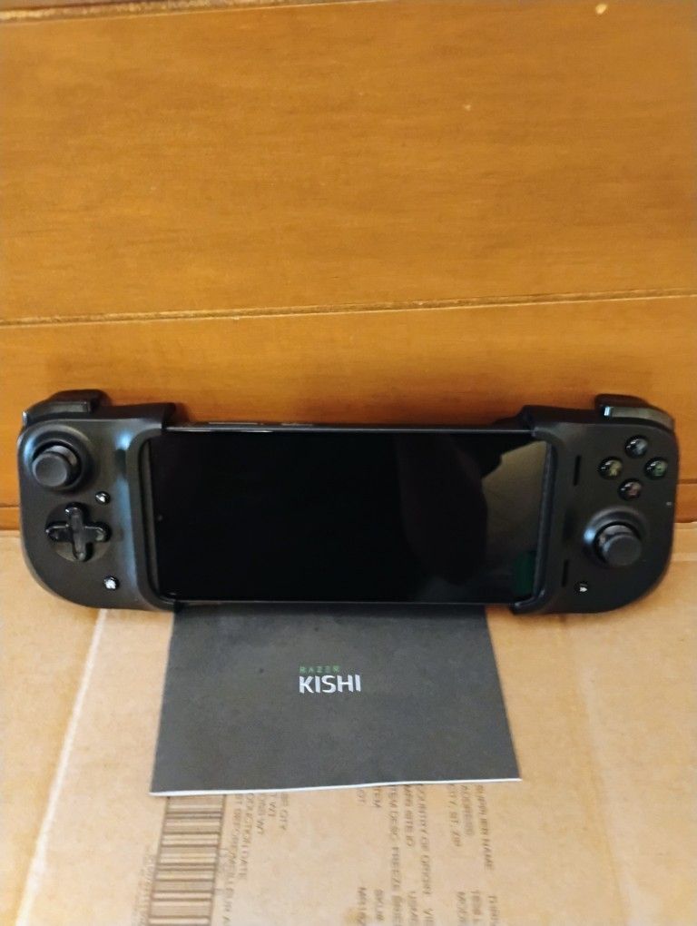 RAZER  KISHI. Universal Gaming  Controller For  ANDROID  CELL. NEW   $ 50