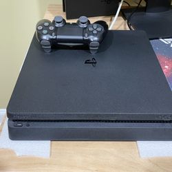 Ps4 Slim (500GB) - Excellent Condition- (Kinda New)