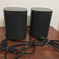 Sonos One (Gen 2) Smart Speaker with Voice Control Built-in. 100% perfect and excellent condition. Open box and without the original box 