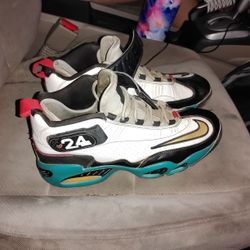 Griffeys Swingmans Size 11.5