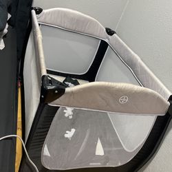 Play yard /bassinet For Baby