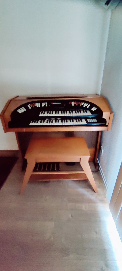 Conn Organ 1970s. Free Pickup