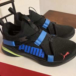 Big Kids Puma Sneakers ( Size 4)