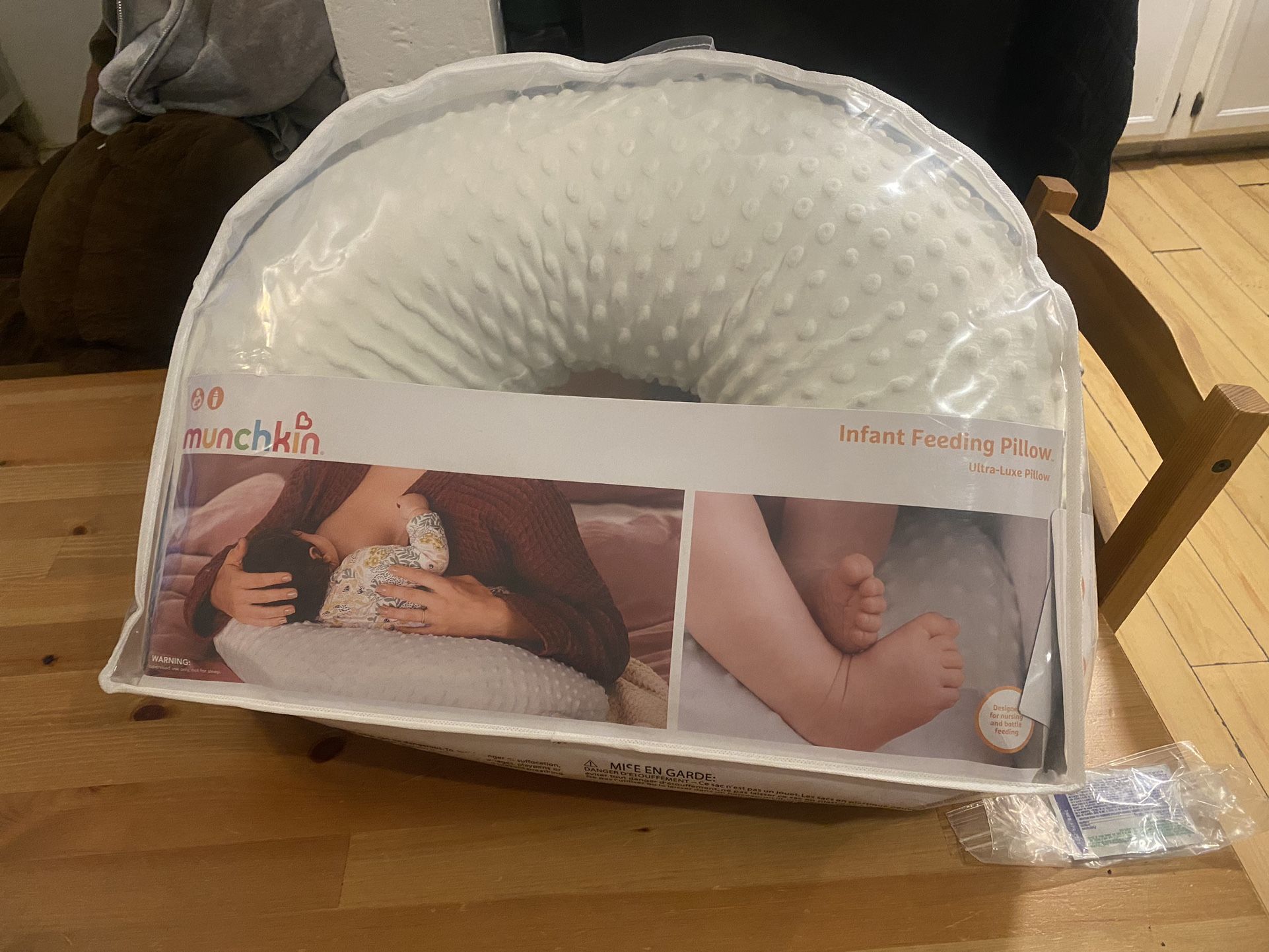 Munchkin breastfeeding pillow 