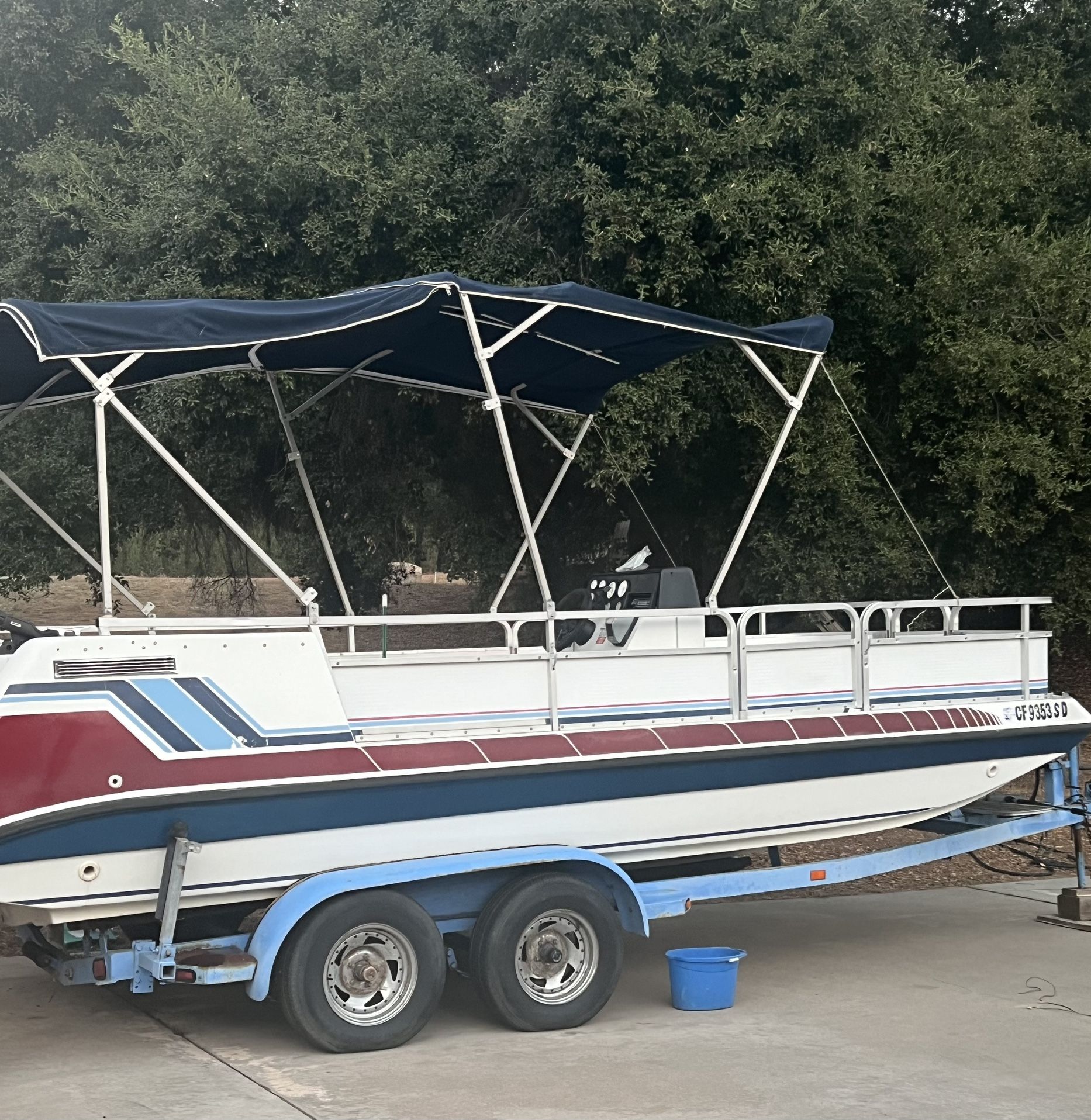 1991 Godfrey Hurricane Fun Deck Boat