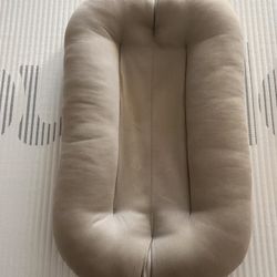 Infant Lounger Snuggle Me 
