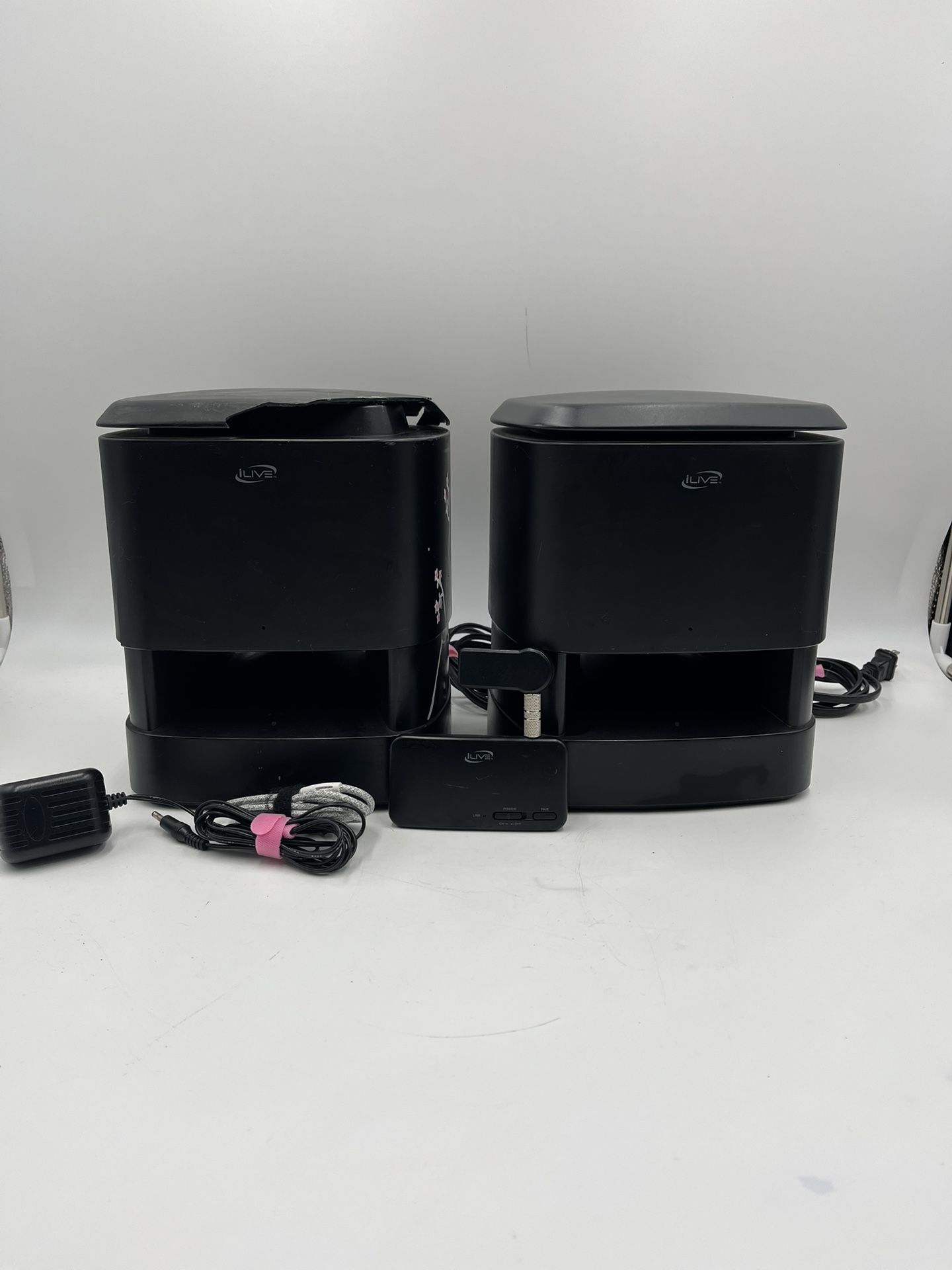 iLive Model S809B Wireless Indoor / Outdoor Speaker - Bluetooth-AC/DC 14W Camping