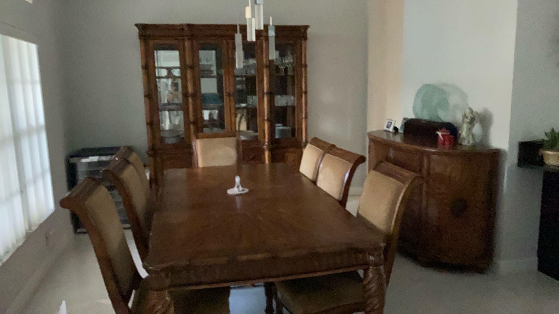 Tommy Bahama Style Dinning Set Solid Wood - Palm Beach Gardens