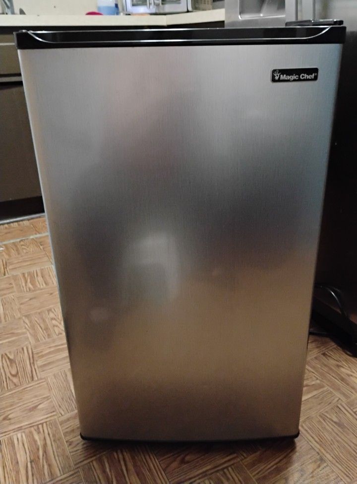 Mini fridge