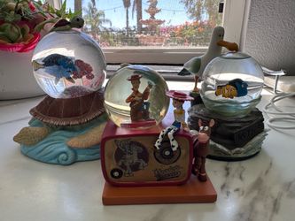 Mini snow globes