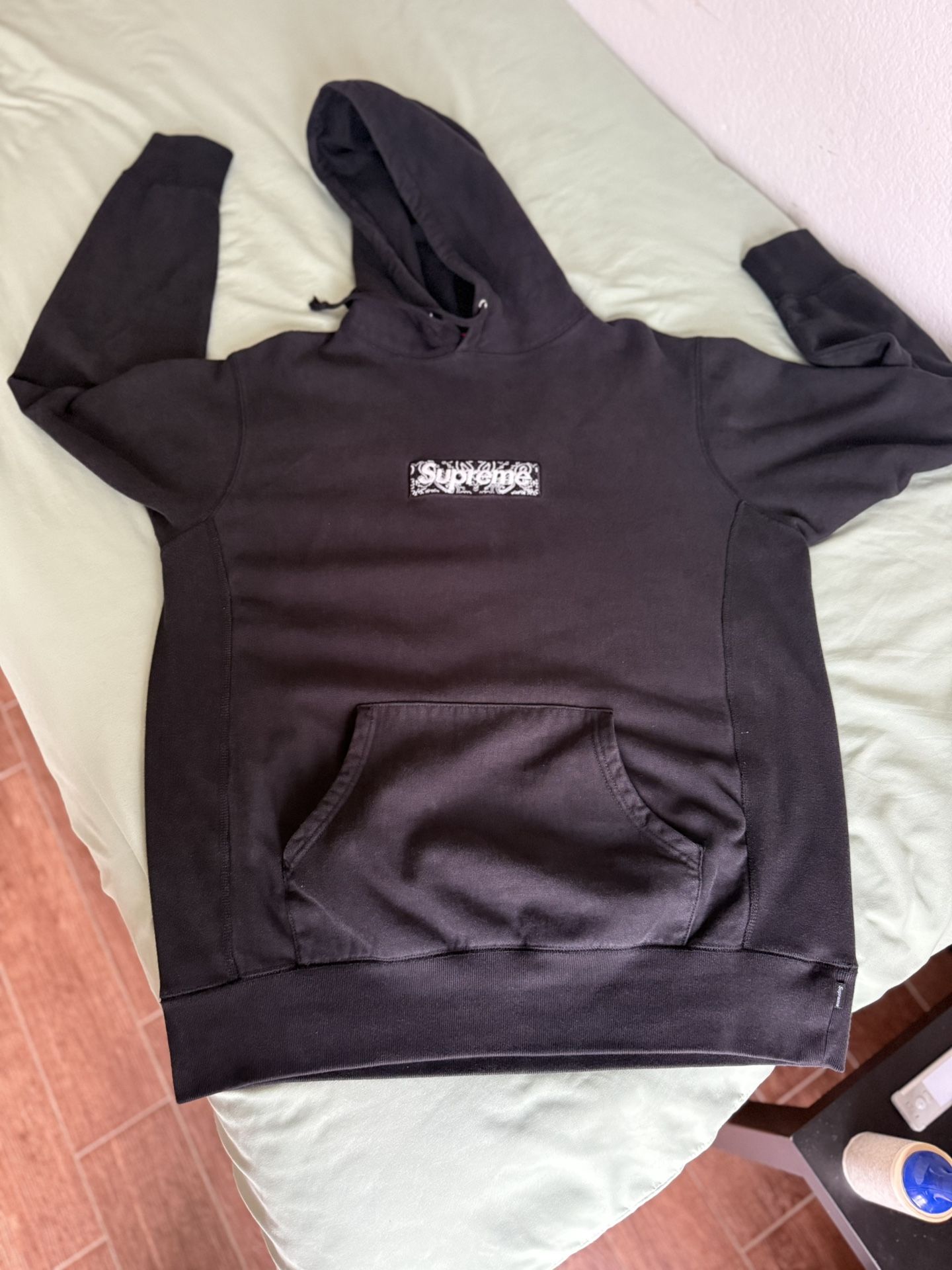 Supreme Bandana Box Logo Hoodie – Black – Size L (Authentic)