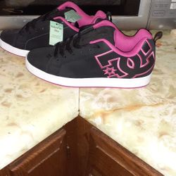 DC Shoes New Size 9