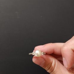 White Gold Pearl And Diamond Ring Size 5.5-6