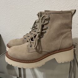 Madden Girl Womens Carra Faux Leather Lug Sole Ankle Boots. (size 5)