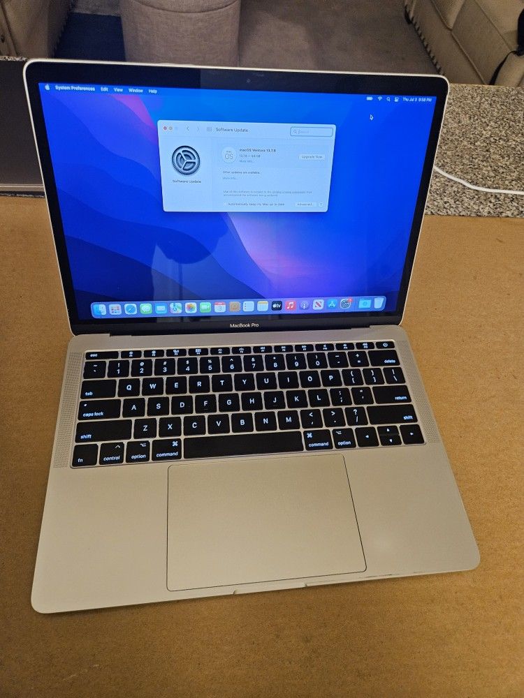 Apple Macbook Pro i7 16gb Ram 2.5ghz 256gb Drive 13" Screen 2017