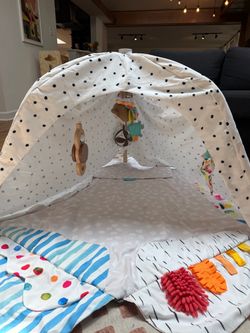 Love Every Play Gym with Sun Shade