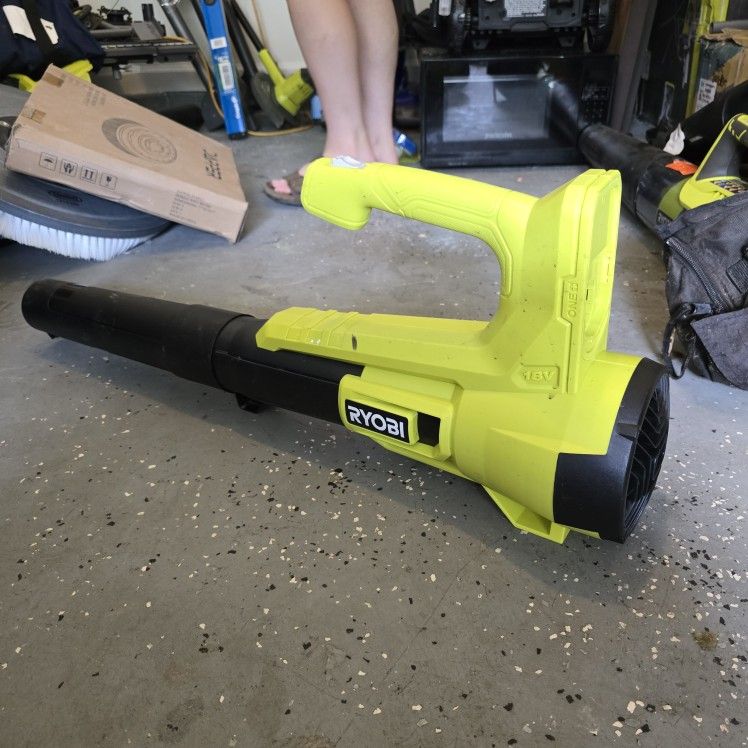 RYOBI
ONE+ HP 18V Brushless Whisper Series 130 MPH 450 CFM Cordless Battery Leaf Blower (Tool Only