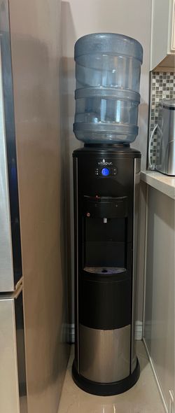 Water dispenser with 5 jugs