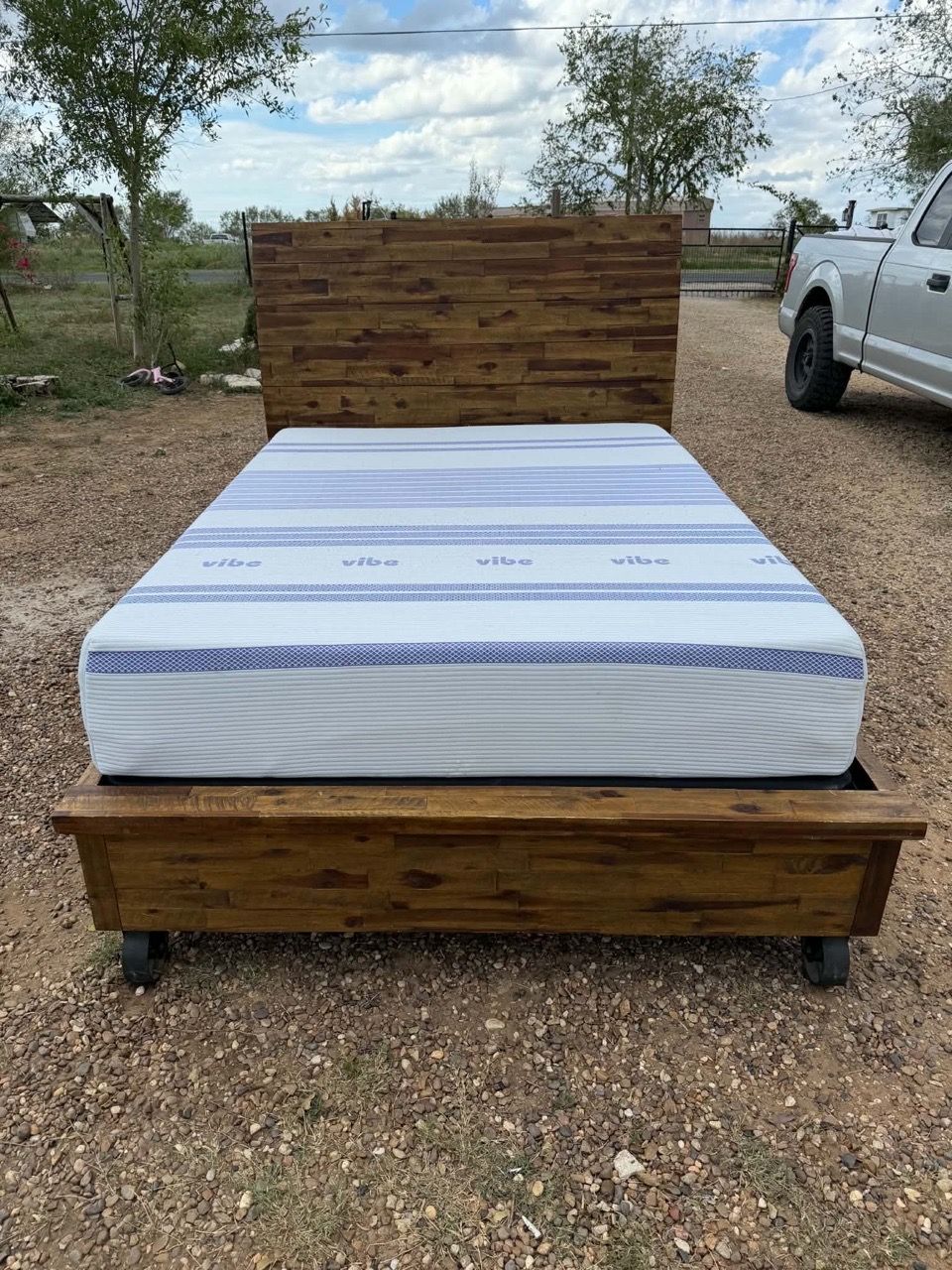 QUEEN SIZE MEMORY FOAM MATTRESS W/ BOX SPRING INCLUDED SOLID WOOD BED ...