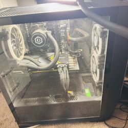 Gaming PC Ryzen 7 3700X RX 5700 XT 16GB RAM SSD + 2TB