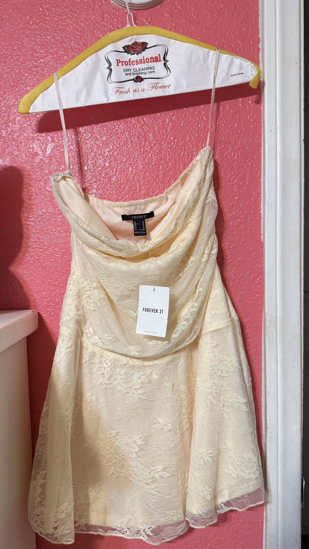 Forever 21 Strapless Cream Lace Dress
