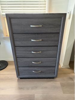 Dresser - solid wood/excellent condition