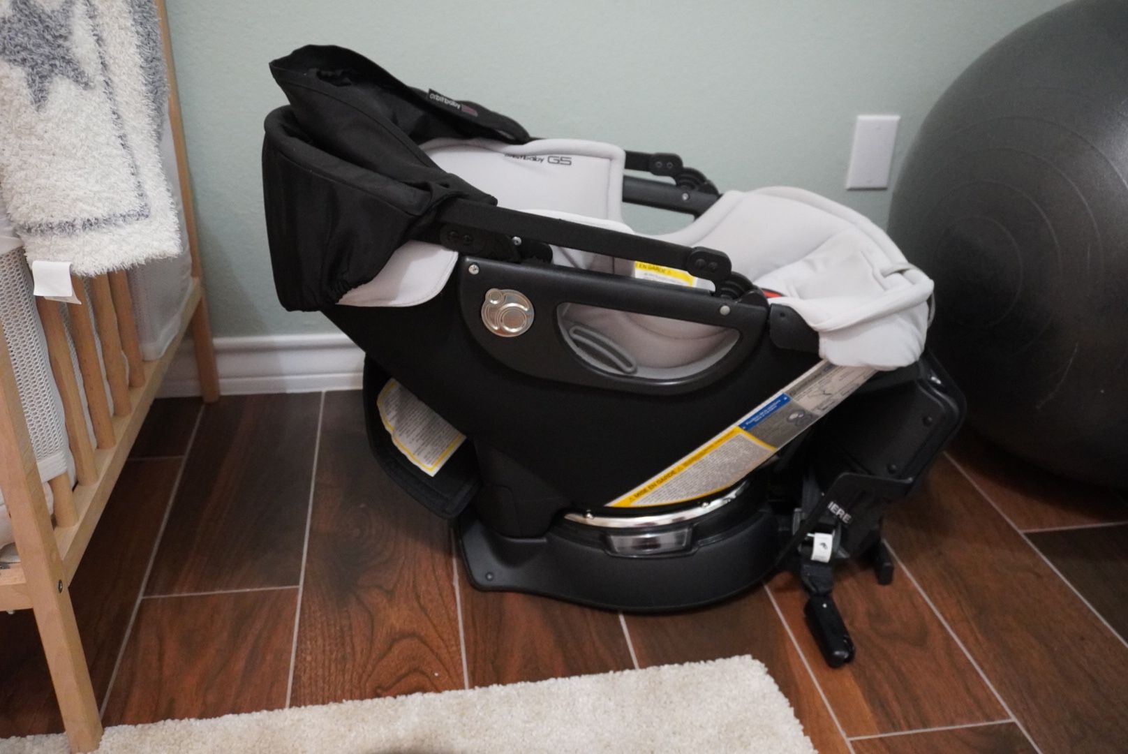 Orbit baby Car Seat WITH Rotating Base 