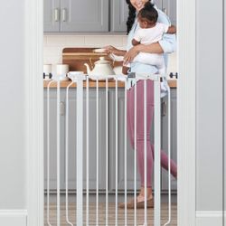 Regalo easy Step Extra Talk Baby Gate (29”-36.5”)