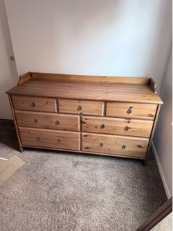 Pine 8-Drawer Dresser