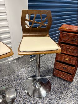 Selling 1 BARSTOOLS