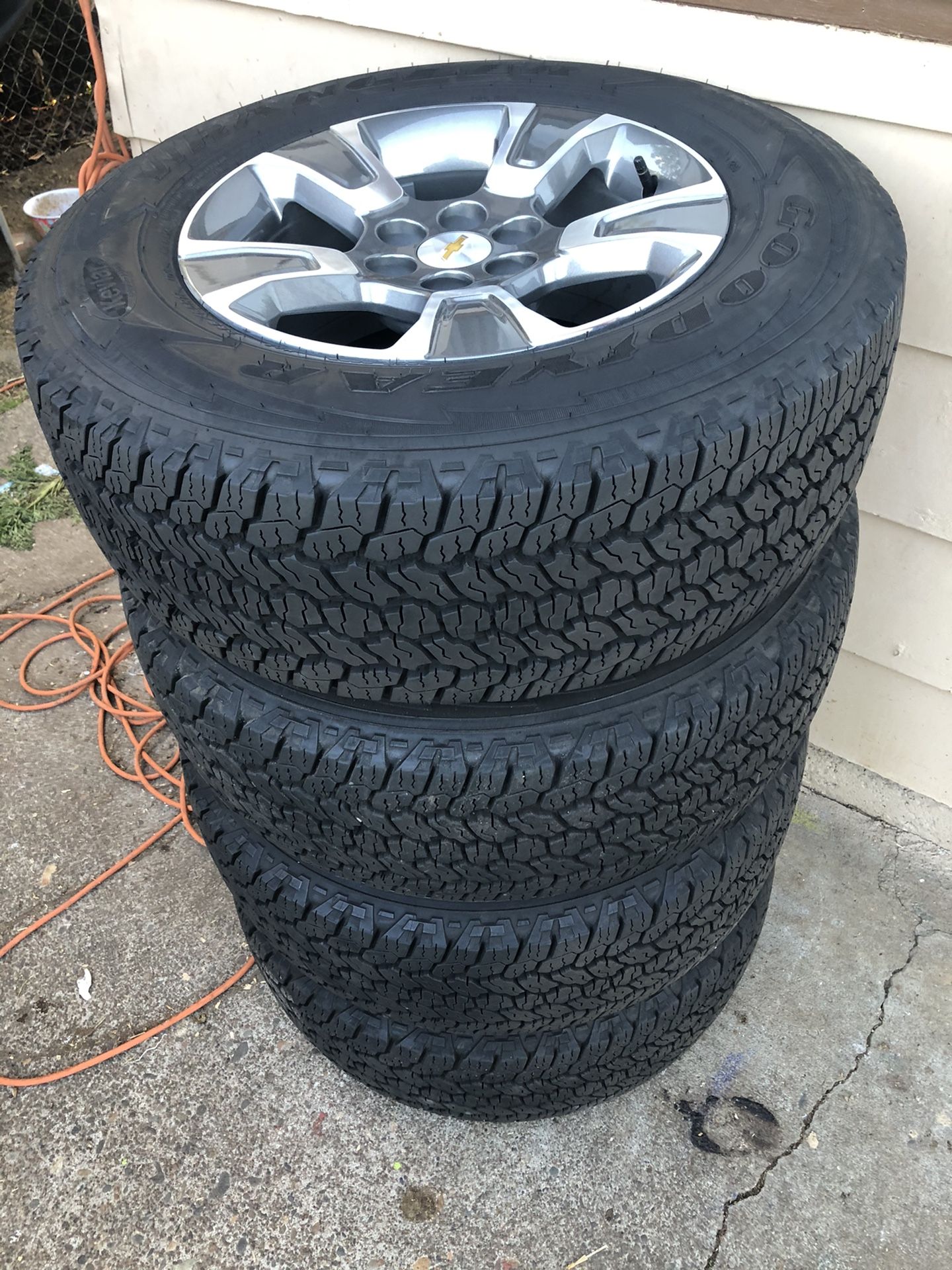 255/65R17 chevy rims and brand new tires