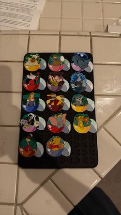 Disney mystery Machine Gacha pins