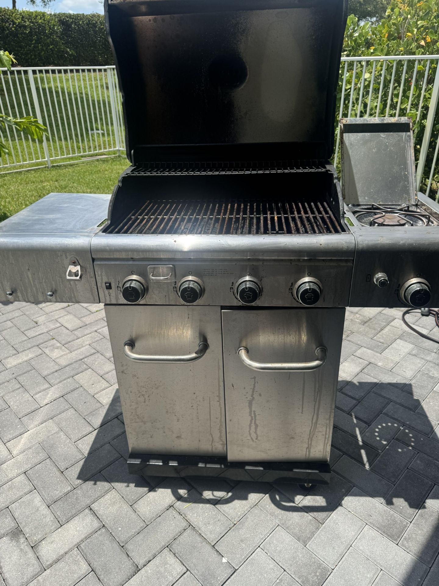 Gas grill