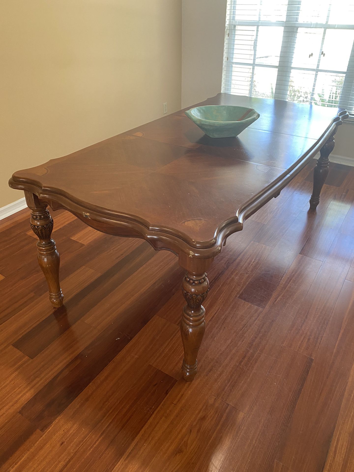 Dining room table with 6 chairs