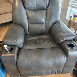 Lift Chair From AMERICAN furniture 