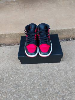 Free Jordan 1 mid banned size 9.5
