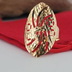 18k Yellow Gold Diamond-Cut Ring Size 6 Solid Gold/ Anillo de Oro con Corte de Diamante! 👌🎁Post Tags: 14k 18k